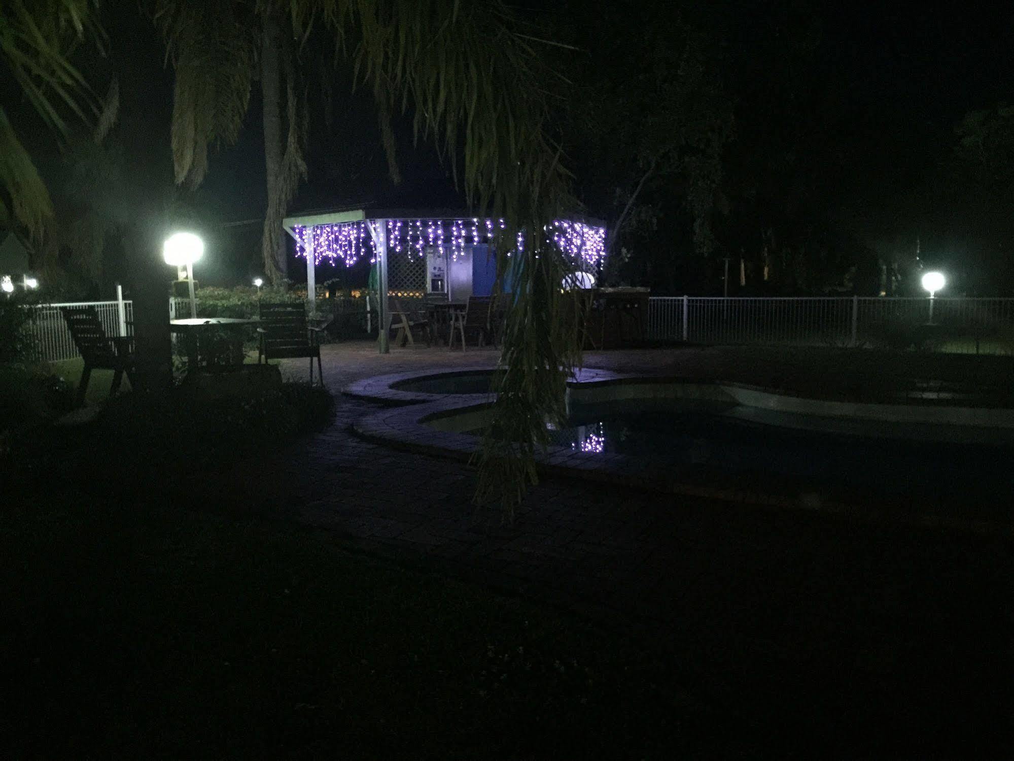 金吉拉大西部汽车旅馆 外观 照片
